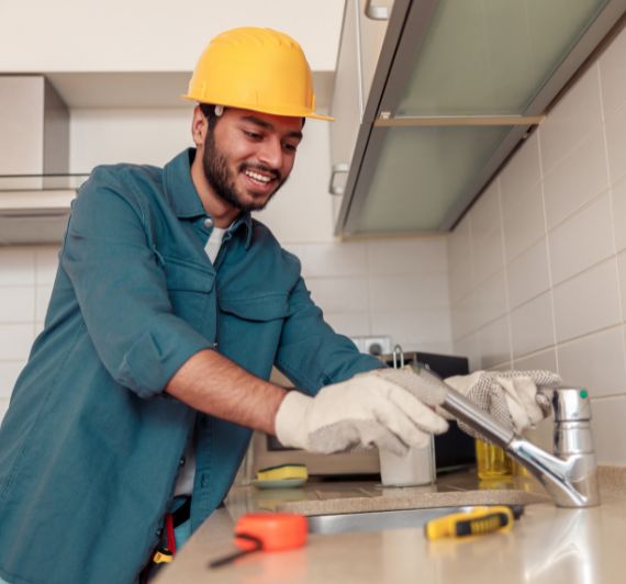 male replacing a new faucet